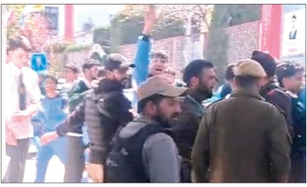 dps-baramulla-students-protest,-principal-apologises-over-alleged-controversial-remark
