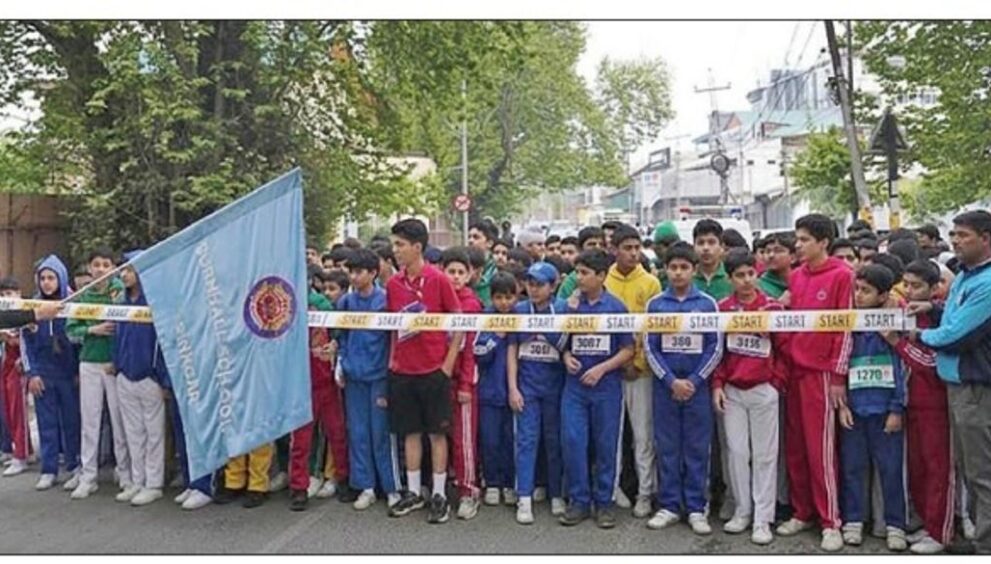 burn-hall-school-organises-long-distance-race-in-srinagar