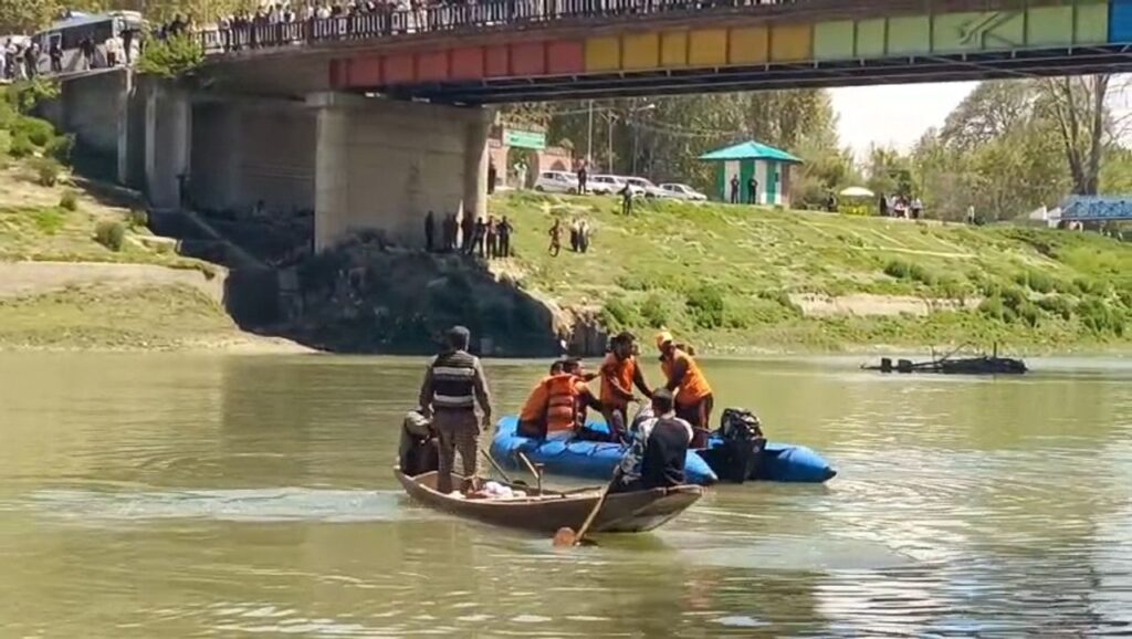 two-persons-drown-in-jhelum-river-in-bijbehara;-bodies-recovered