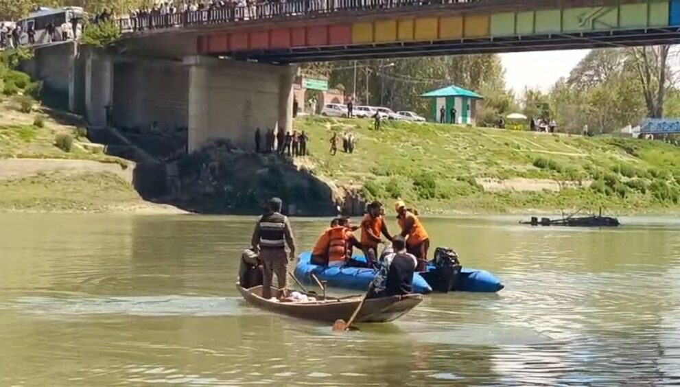 two-persons-drown-in-jhelum-river-in-bijbehara;-bodies-recovered