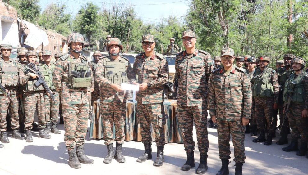 top-army-officer-reviews-anti-infiltration-grid-along-loc-in-jammu