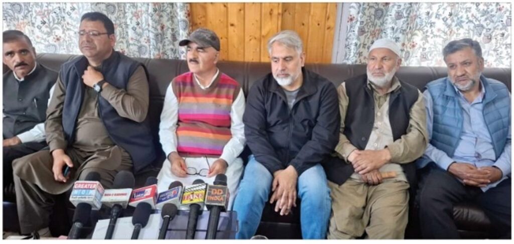 apple-growers-demand-crop-insurance-ahead-of-peak-season