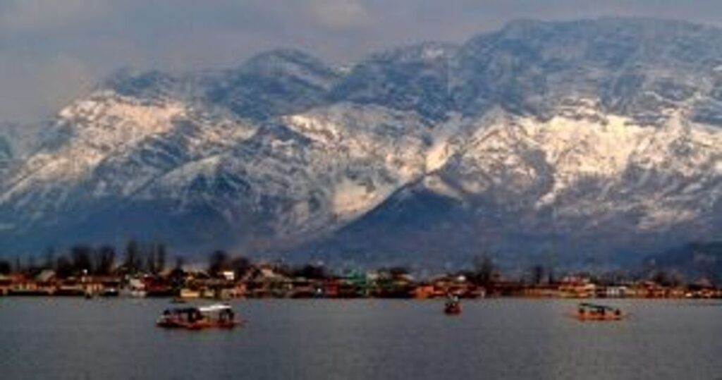kashmir-likely-to-receive-light-rains-till-april-19th,-dry-weather-afterwards:-met