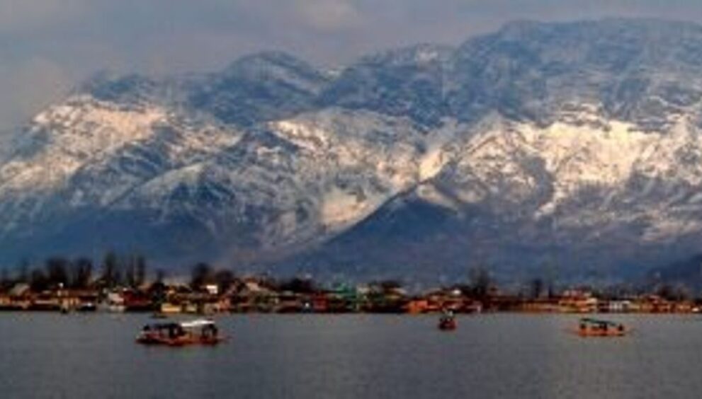 kashmir-likely-to-receive-light-rains-till-april-19th,-dry-weather-afterwards:-met