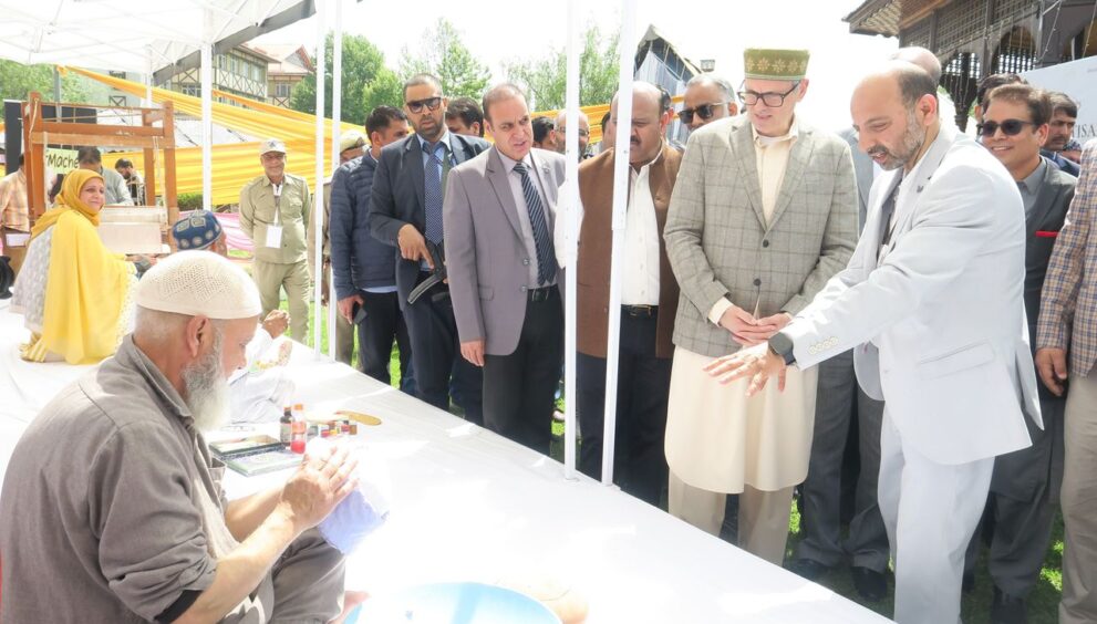 omar-abdullah-pushes-tourism,-craft-revival-in-j&k