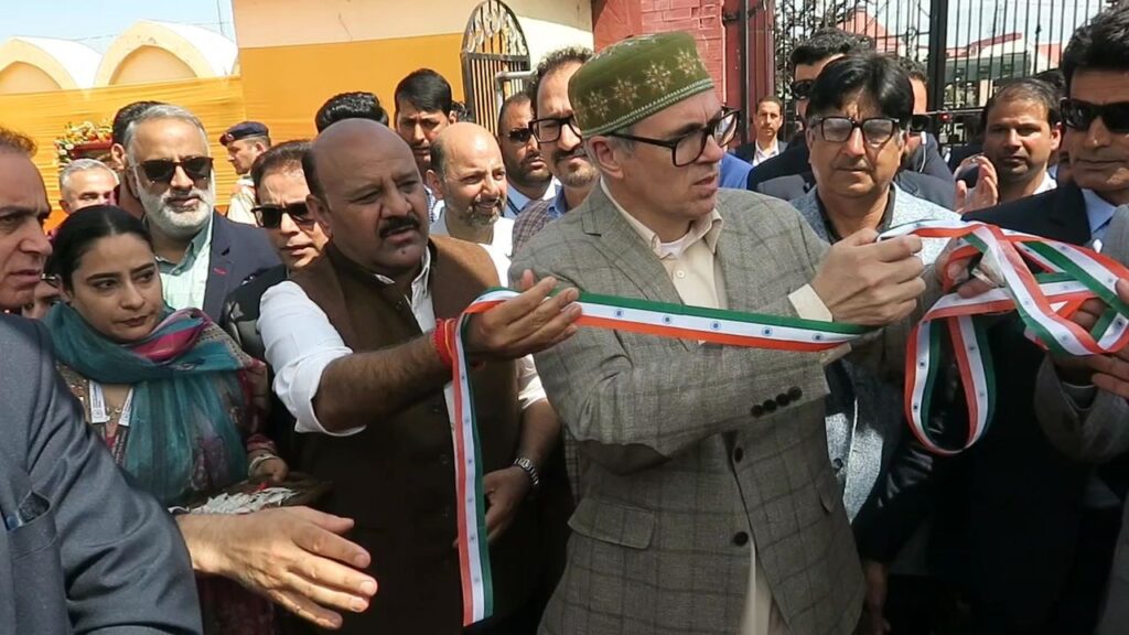 j-k-cm-omar-declines-to-cut-tricolour-ribbon,-instead-carefully-wraps-it