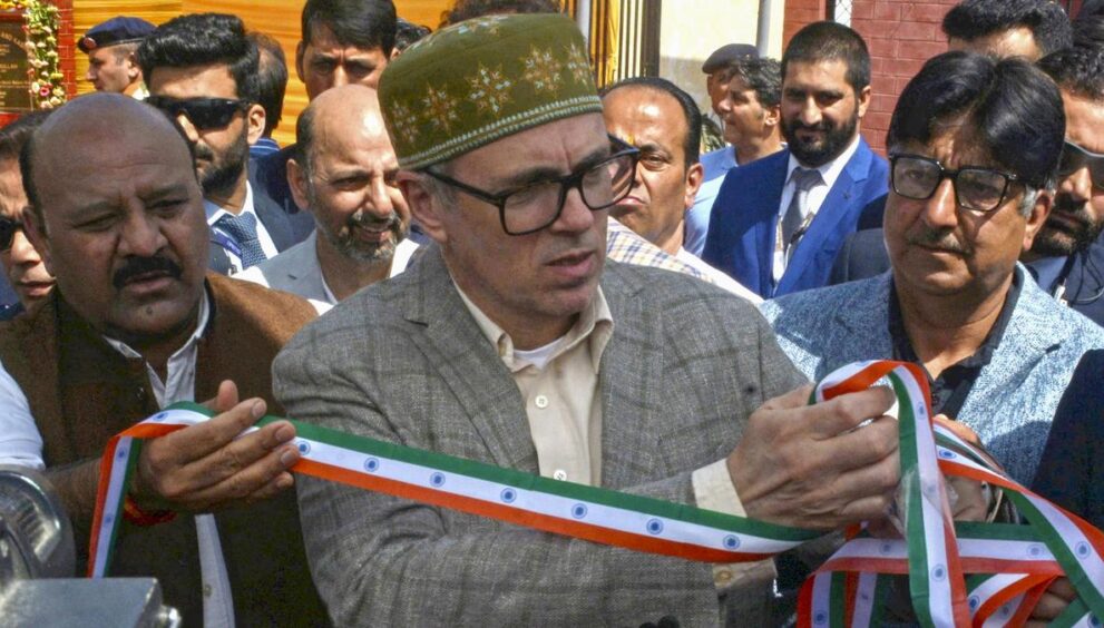 omar-refuses-to-cut-inaugural-ribbon-in-tricolour-stripes,-asks-organisers-to-keep-it-with-respect