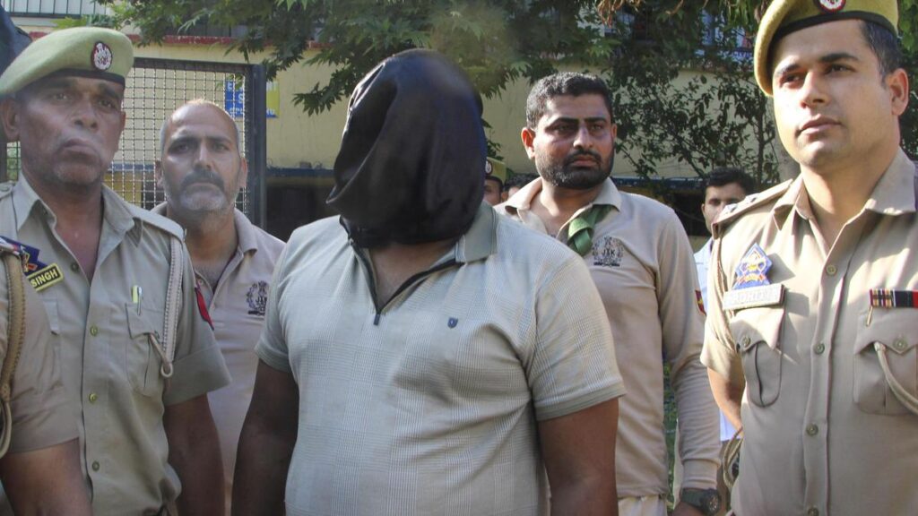 j&k-police-busts-drug-racket-in-anantnag,-6-held-with-over-13-kg-charas