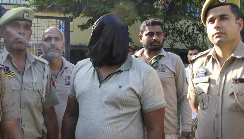 j&k-police-busts-drug-racket-in-anantnag,-6-held-with-over-13-kg-charas