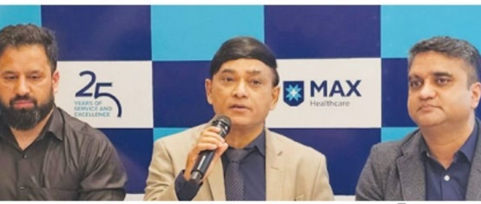 max-hospital-saket-doctors-restore-mobility-of-patient-from-kashmir-through-bilateral-knee-replacement