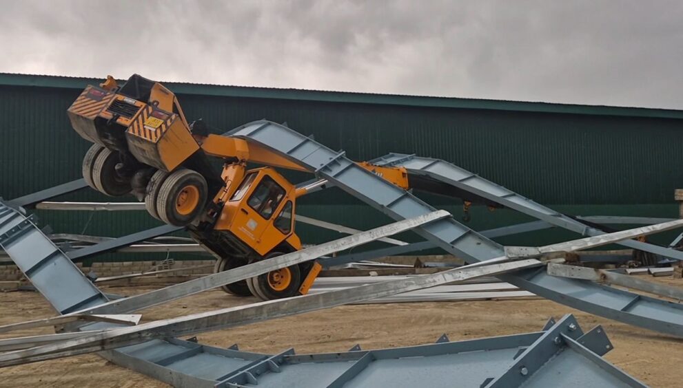 gusty-winds-sweep-kashmir,-wreak-havoc,-damage-property