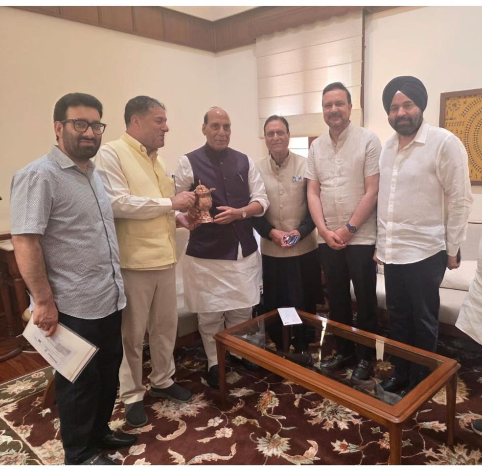 nc-mps-meet-defense-minister,-express-gratitude-for-machil-keran,-gurez-tunnel-approval