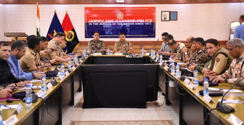igp-kashmir-reviews-security-arrangements-ahead-of-forthcoming-events